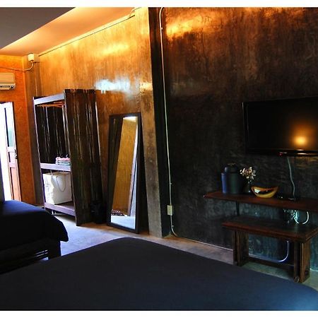 Qi 68 Hotel Chiang Mai Værelse billede