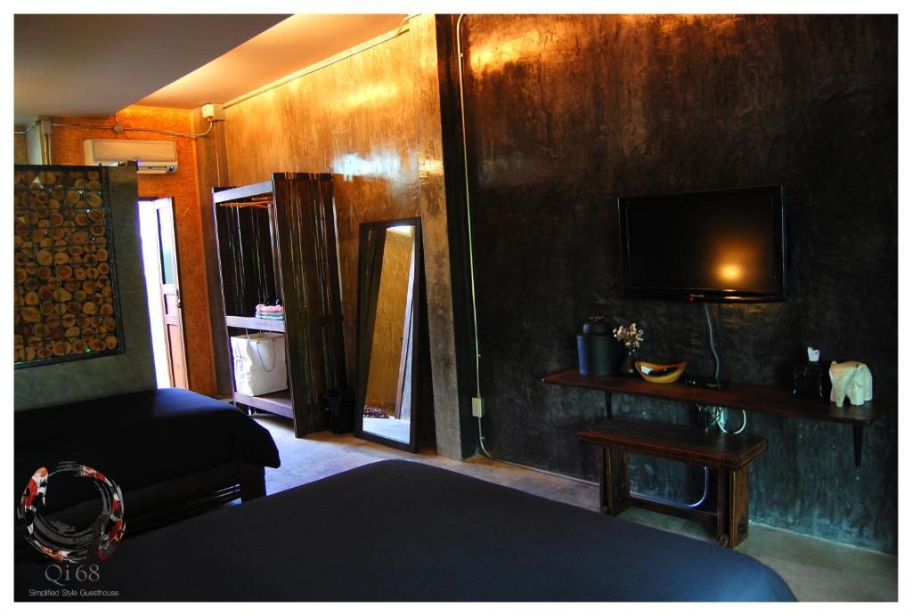 Qi 68 Hotel Chiang Mai Værelse billede
