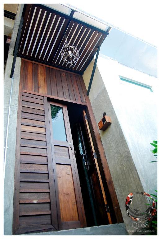 Qi 68 Hotel Chiang Mai Værelse billede