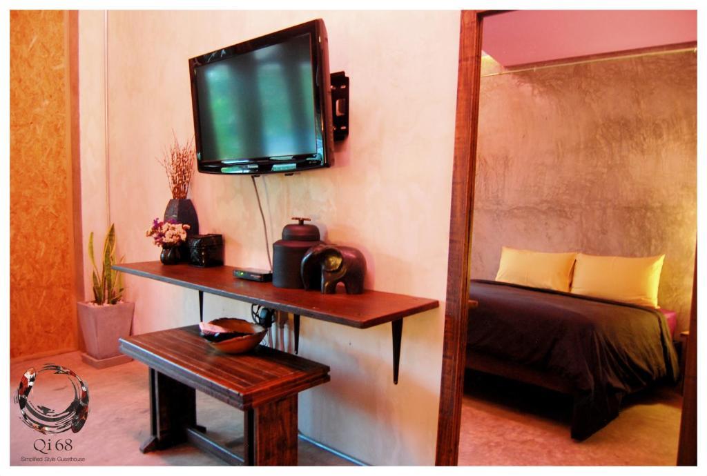 Qi 68 Hotel Chiang Mai Værelse billede