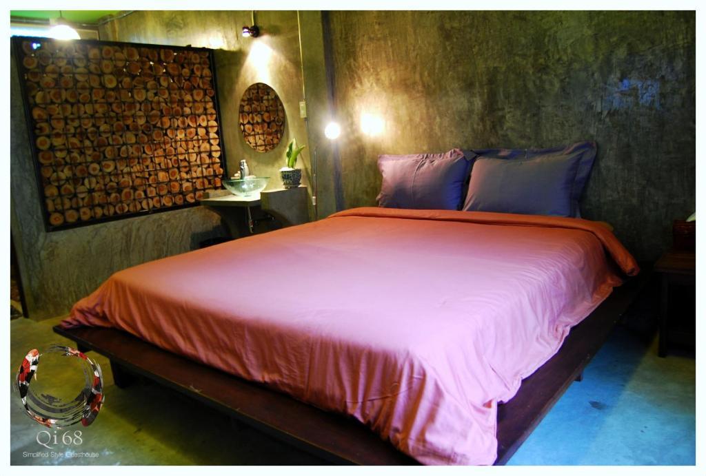 Qi 68 Hotel Chiang Mai Værelse billede