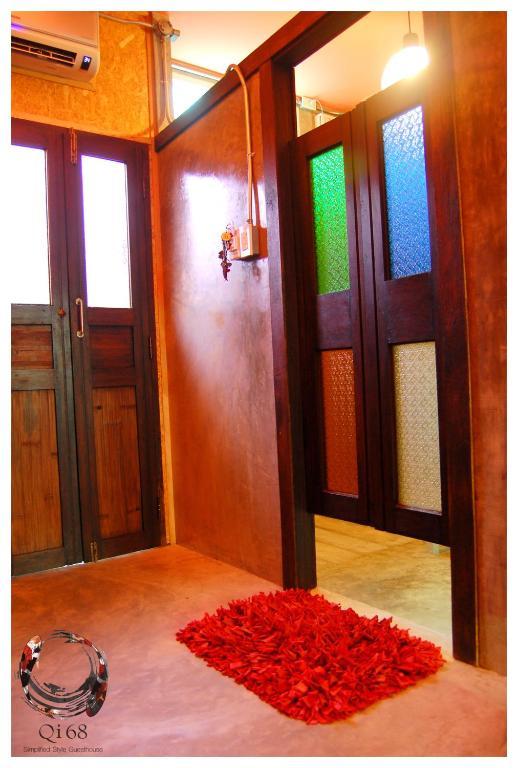 Qi 68 Hotel Chiang Mai Værelse billede