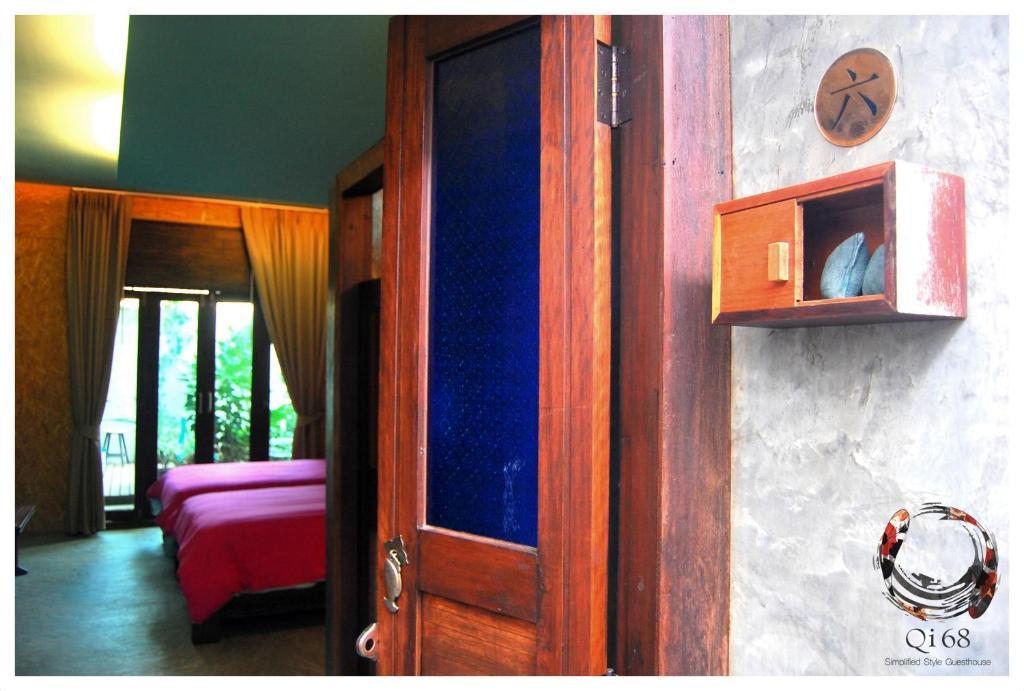 Qi 68 Hotel Chiang Mai Værelse billede