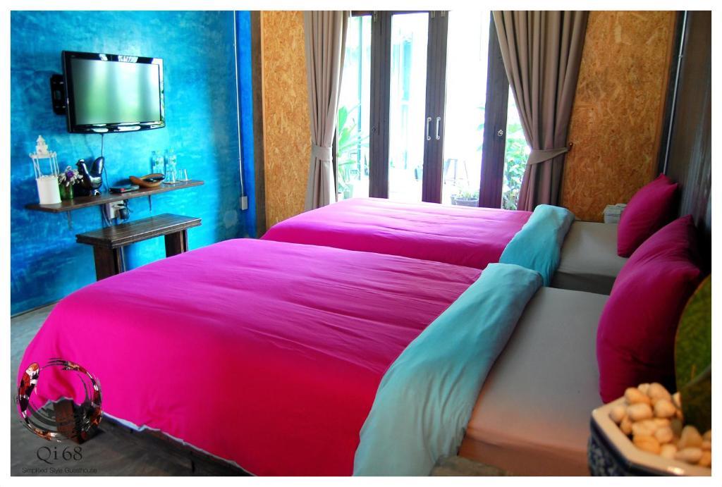 Qi 68 Hotel Chiang Mai Værelse billede