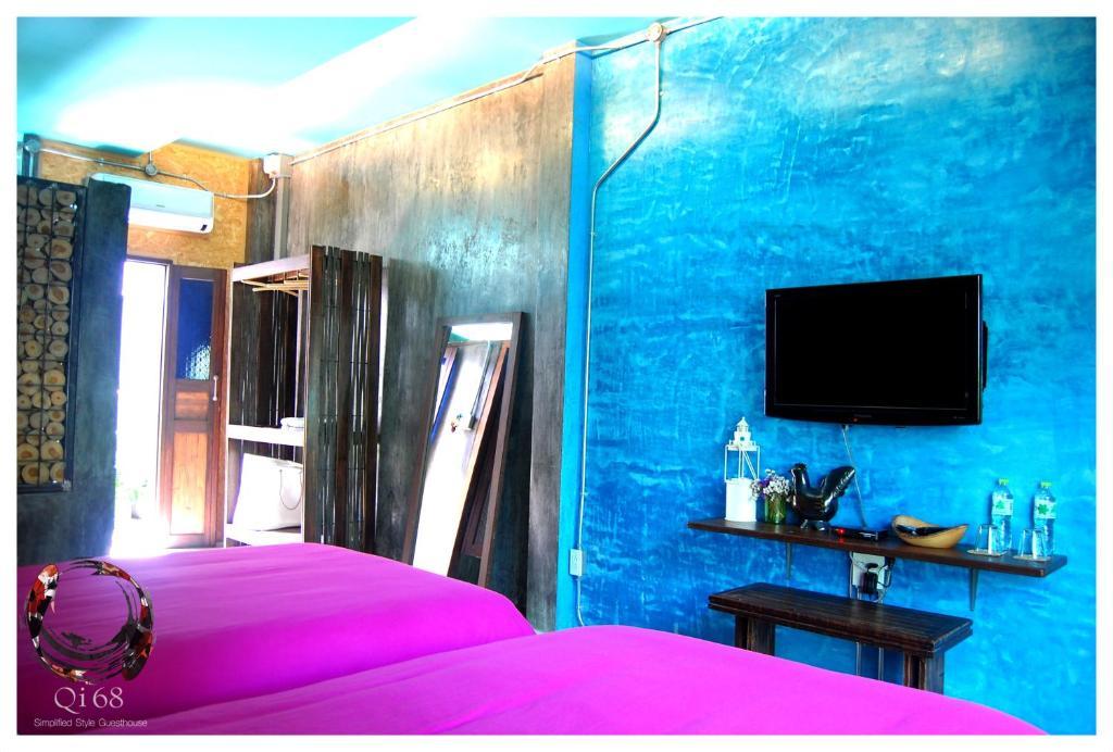 Qi 68 Hotel Chiang Mai Værelse billede